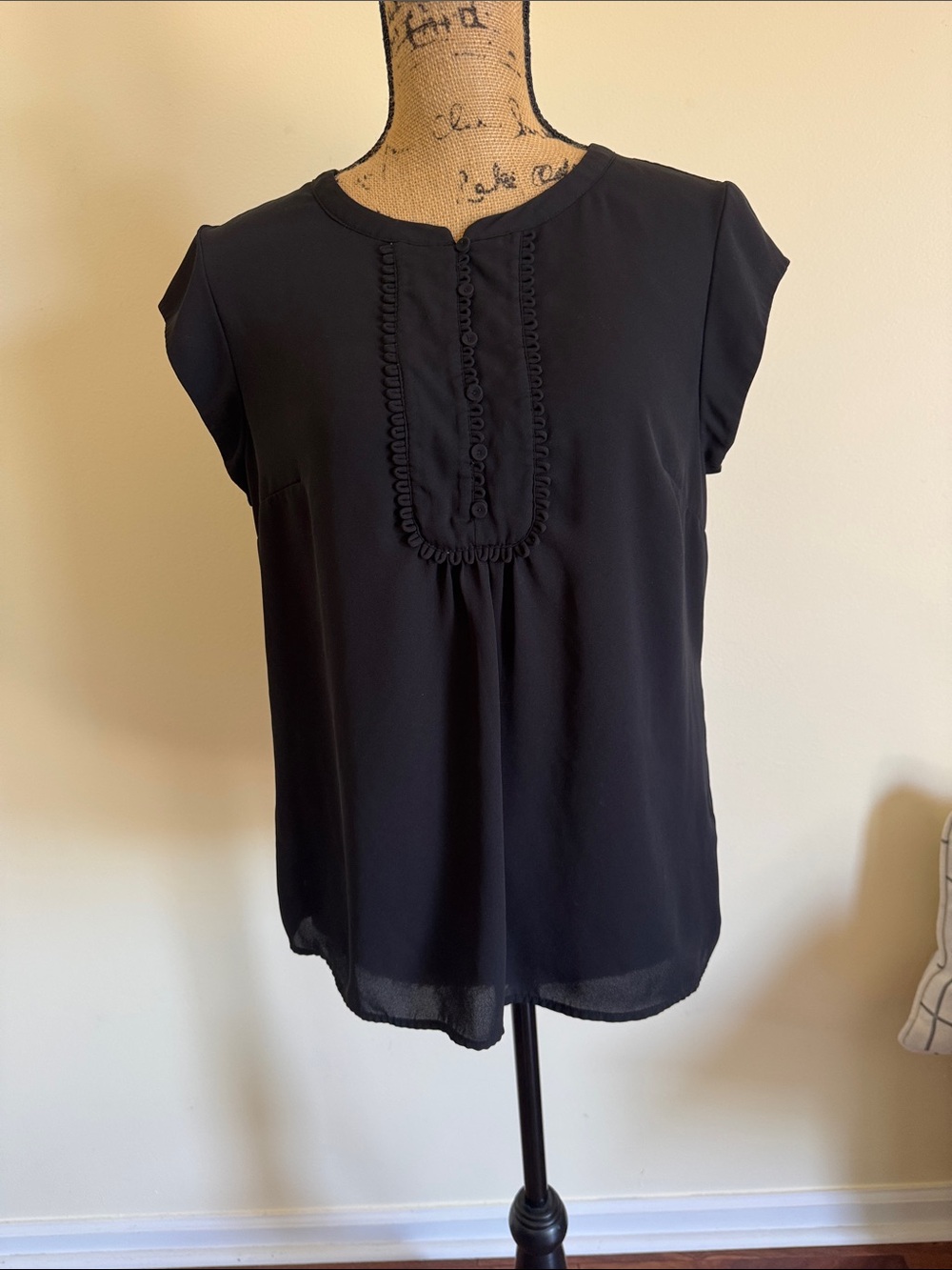 Daniel Rainn Black Cap-Sleeve Blouse with Loop Trim